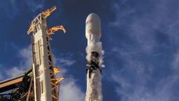 Należąca do Elona Muska firma SpaceX wystrzeliła rakietę Falcon 9, wynosząc na orbitę załogową wersję kapsuły Dragon