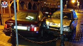 Chciał się tylko przejechać. Nastolatek z Hrubieszowa uszkodził dwa samochody i znak drogowy