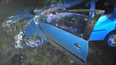 Chełm. Pijany "podwiózł" trzeźwego. Ściął latarnię i dachował w rowie