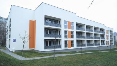 Dom Seniora przy ul. Pana Wołodyjowskiego na LSM od początku wzbudzał kontrowersje. Część mieszkańców zaskarżyła nawet do sądu uchwały walnego zgromadzenia umożliwiające sprzedaż udziałów w tym budynku