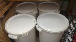 Zabezpieczony przez policjantów zacier.