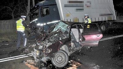 Dąbie: Śmiertelny wypadek. 19-letni kierowca audi nie przeżył zderzenia z ciężarówką