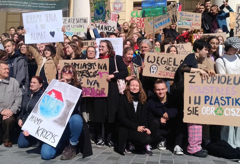 Lublin, 20 września 2019. W Młodzieżowym Strajku Klimatycznym pod Ratuszem wzięło udział kilkuset uczniów 