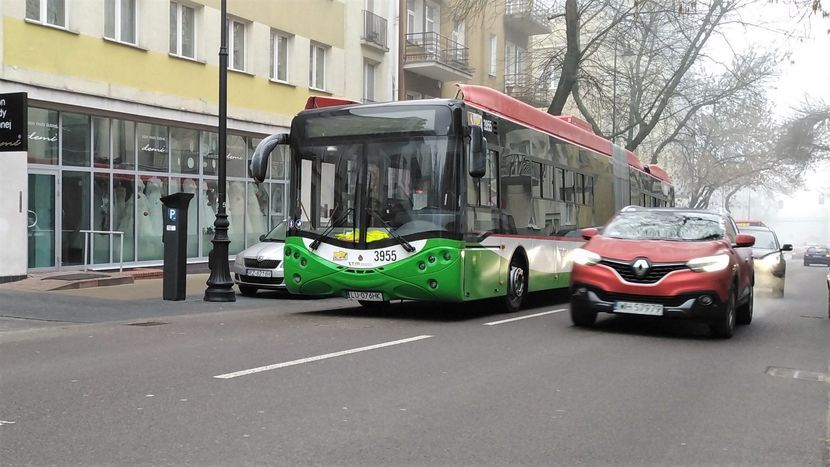 Trolejbus zatarasował ul. Narutowicza w Lublinie