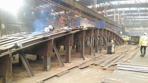 Produkcją kładki zajmuje się Huta Pokój w Rudzie Śląskiej