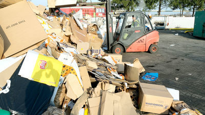 Cena skupu jest tak niska, że nawet za darmo nie opłaca mi się przyjąć papieru. Jeszcze chwilę i nikt nie będzie tego robił. A to może powodować bardzo poważne konsekwencje - mówi Dawid Jasiński

 