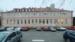 To może być ciekawa oferta dla studentów – tak blisko do kina, galerii handlowej i miejsca oferującego hamburgery nie ma nikt inny