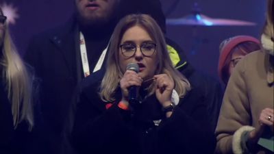 „Paweł jest ze mną cały czas, jego obrączka wisi na mojej szyi”. Magdalena Adamowicz na scenie WOŚP