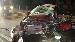 Wólka Dobryńska: Opel zjechał na przeciwny pas ruchu i zderzył się z autobusem 