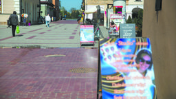 Chcesz mieć pocztówkowe zdjęcie zamojskich kamienic? Kadruj dachy i górne piętra