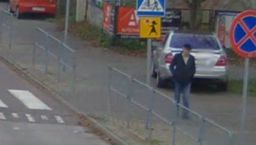 Łuków: Chodził, kręcił się koło samochodu. Potem okazało się dlaczego [wideo]