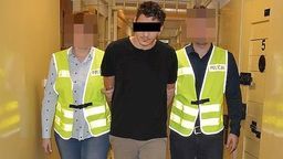 Jeden pies po serii ciosów uciekł. Drugi nie mógł, 21-latek uderzał owczarka nożem w pysk