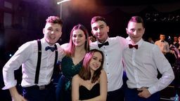 Studniówka uczniów Zespołu Szkół Ponadpodstawowych im. Jana Pawła II w Radzyniu Podlaskim [zdjęcia]