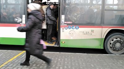 Wczorajszy popołudniowy kurs linii numer 6. Autobus na ul. Kunickiego był zapełniony, ale bez ścisku