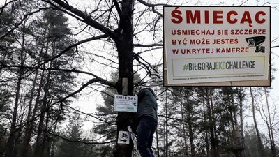 Sobotnie wieszanie tablic ostrzegających