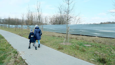 Wyrok Wojewódzkiego Sądu Administracyjnego w Lublinie może nawet na kilka lat zablokować budowę blokowiska na górkach czechowskich. Tymczasem w środę spółka TBV Investment zaczęła już grodzić część swojego terenu
