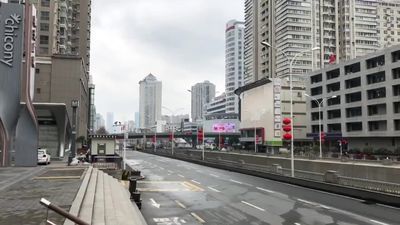 81 ofiar śmiertelnych koronawirusa w Chinach. Opustoszałe ulice miasta Wuhan [wideo]