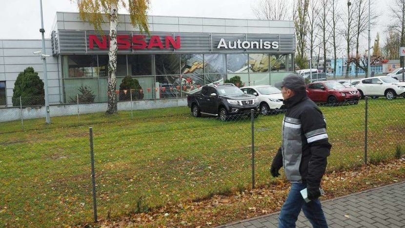 Poprzedni dealer Nissana, firma ABT Autoniss, musiał zakończyć działalność ze względu na kłopoty finansowe. Salon stracił autoryzację wiosną ubiegłego roku.