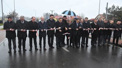 Przecięcie wstęgi na drodze wojewódzkiej nr 815