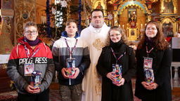 Ofiary na WOŚP zamiast tacy. Ksiądz zaprosił wolontariuszy do kościoła [zdjęcia]