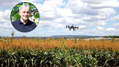 Dr hab. Jerzy Kozyra - Profesor nadzwyczajny w Zakładzie Biogospodarki i Analiz Systemowych w Instytucie Uprawy, Nawożenia i Gleboznawstwa-Państwowy Instytut Badawczy w Puławach. Od 2015 ekspert w Programie Clima-East; od 2012 w MACSUR (Modelowanie wpływu zmiany klimatu na europejskie rolnictwo i bezpieczeństwo żywnościowe). Od 2008 ekspert Ministerstwa Rolnictwa i Rozwoju Wsi ds. Wspólnej Polityki Rolnej (zadanie: adaptacja rolnictwa do zmian klimatu), Od 2015 w BioEcon, „Nowe strategie dotyczące biogospodarki w Polsce” (HORIZON 2020)