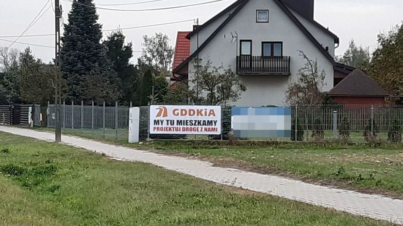 Takie banery wiszą od października na posesjach w miejscowościach Biardy oraz Gołaszyn w powiecie łukowskim