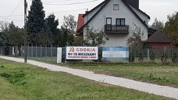 Takie banery wiszą od października na posesjach w miejscowościach Biardy oraz Gołaszyn w powiecie łukowskim