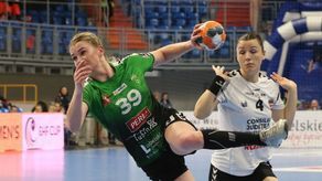 Trener Robert Lis będzie miał dzisiaj do dyspozycji jedynie dziewięć zawodniczek z pola i dwie bramkarki