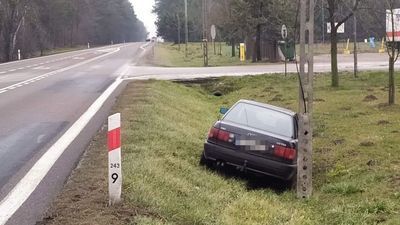 Nie trafiła samochodem we wjazd stacji paliw. Ze względu na stan, nie miała łatwego zadania