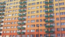 Brakuje mieszkań z wielkiej płyty. Sprzedają się jak ciepłe bułeczki