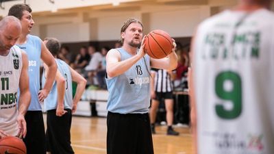 Maciej Łysiak (z piłką) obecnie reprezentuje barwy NoToCo. W ostatnim meczu dla swojej ekipy zdobył aż 18 pkt