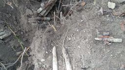 Nietypowe znalezisko w powiecie zamojskim. Operator koparki wykopał pociski [zdjęcia]