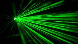 Próbowali oślepiać laserem przechodniów. "To niebezpieczne"