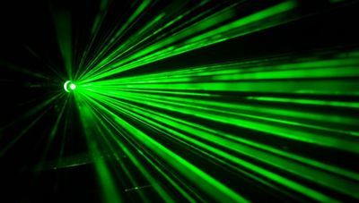 Próbowali oślepiać laserem przechodniów. "To niebezpieczne"