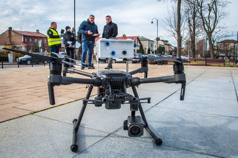 Koszt jednorazowego wypożyczenia drona będzie wahać się od 2 do 3 tys. zł<br />
 