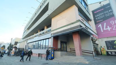 W budynku u zbiegu Al. Racławickich i ul. Lipowej do wzięcia jest duży lokal po restauracjach KFC i Pizza Hut