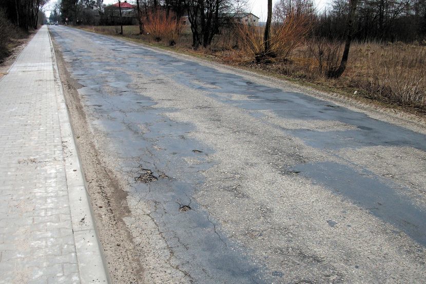 Droga w Łąkoci nie była remontowana od 30 lat