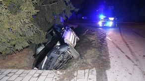 Samochód wjechał do rowu i uderzył w przepust. Kierowca był pijany