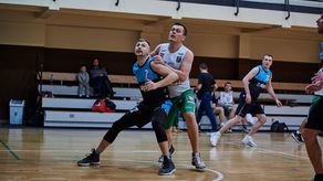 Michał Wołowski (w czarno-niebieskim) stroju zagrał znakomite zawody w barwach Alpacy Alfachem