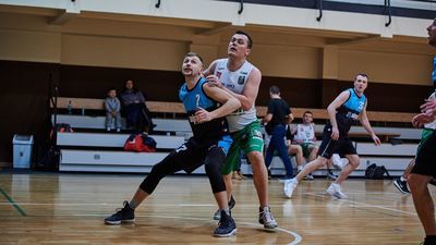 Michał Wołowski (w czarno-niebieskim) stroju zagrał znakomite zawody w barwach Alpacy Alfachem