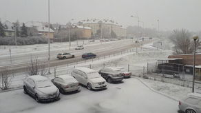 Obfite opady śniegu w Lublinie, opóźnienia w kursach komunikacji miejskiej. Pogoda na najbliższe dni