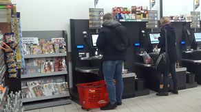 Kasy samoobsługowe znajdują się w wybranych sklepach sieci Biedronka zlokalizowanych w 74 miejscowościach.

