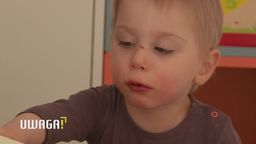 Maciek został porzucony przez mamę po urodzeniu. Chłopiec czeka na nową rodzinę