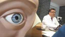 Jak zaznacza prof. Robert Rejdak, dzięki rozpoczęciu leczenia na wczesnym etapie pacjent może zachować stuprocentowe widzenie
