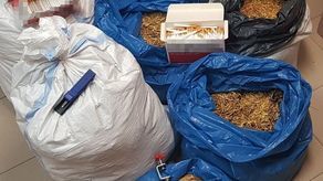 Mieszkaniec gminy Komarów-Osada odpowie za nielegalną produkcję papierosów