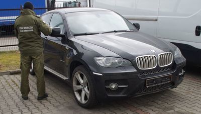 BMW odzyskane przez funkcjonariuszy SG