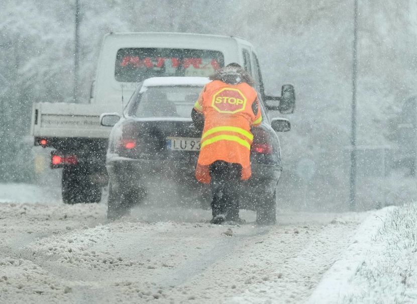 Rano w Lublinie i regionie niektórych kierowców zaskoczyły obfite opady śniegu