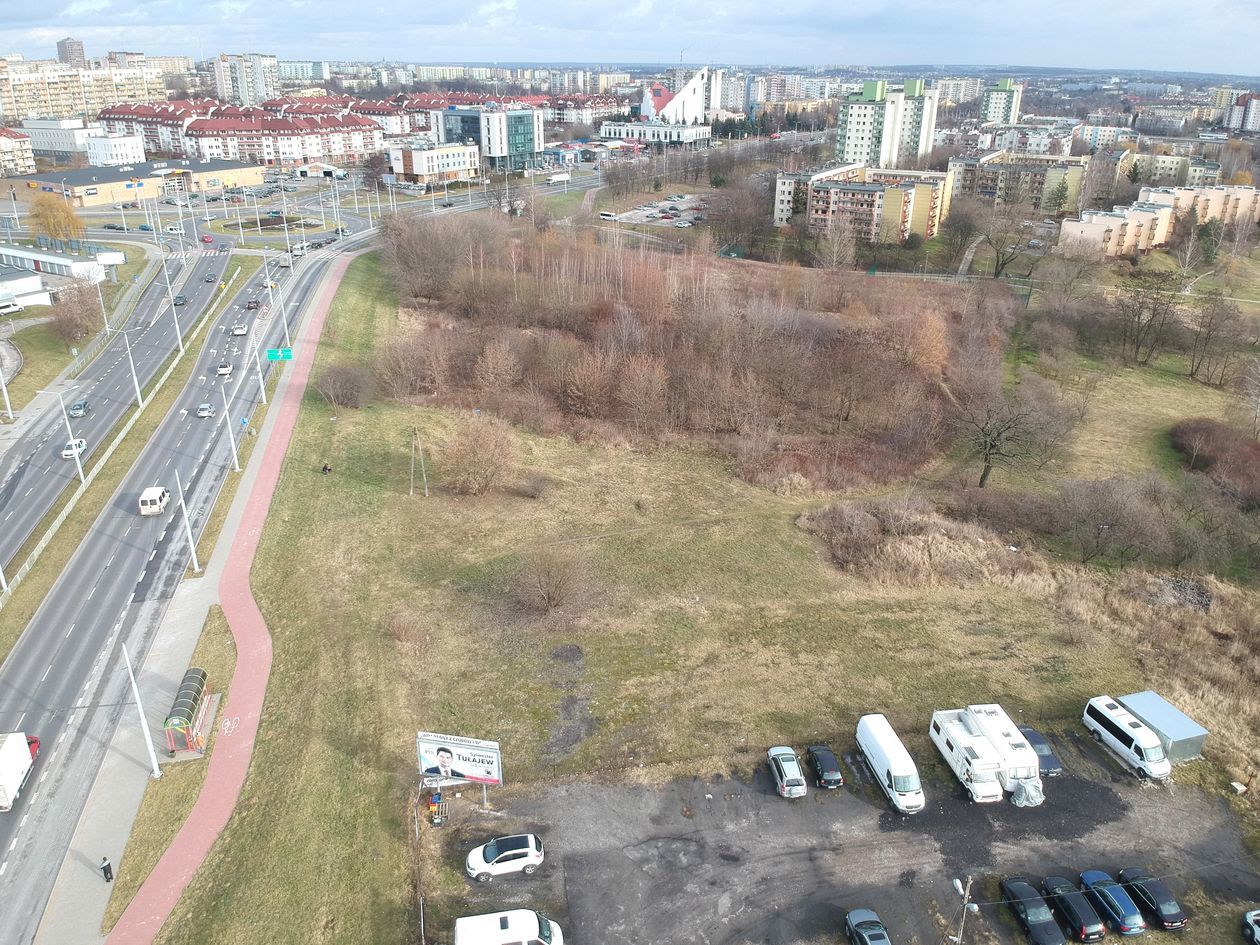 Czy między ul. Jana Pawła II a pobliskim parkiem powinny powstać nowe mieszkania?