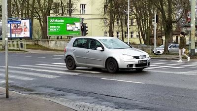 Lublin: Kierowca potrącił 14-letniego rowerzystę na Al. Racławickich [zdjęcia]
