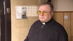 Ksiądz w trakcie kazania nazwał Roberta Biedronia "pedałem". Wierni wychodzili z kościoła